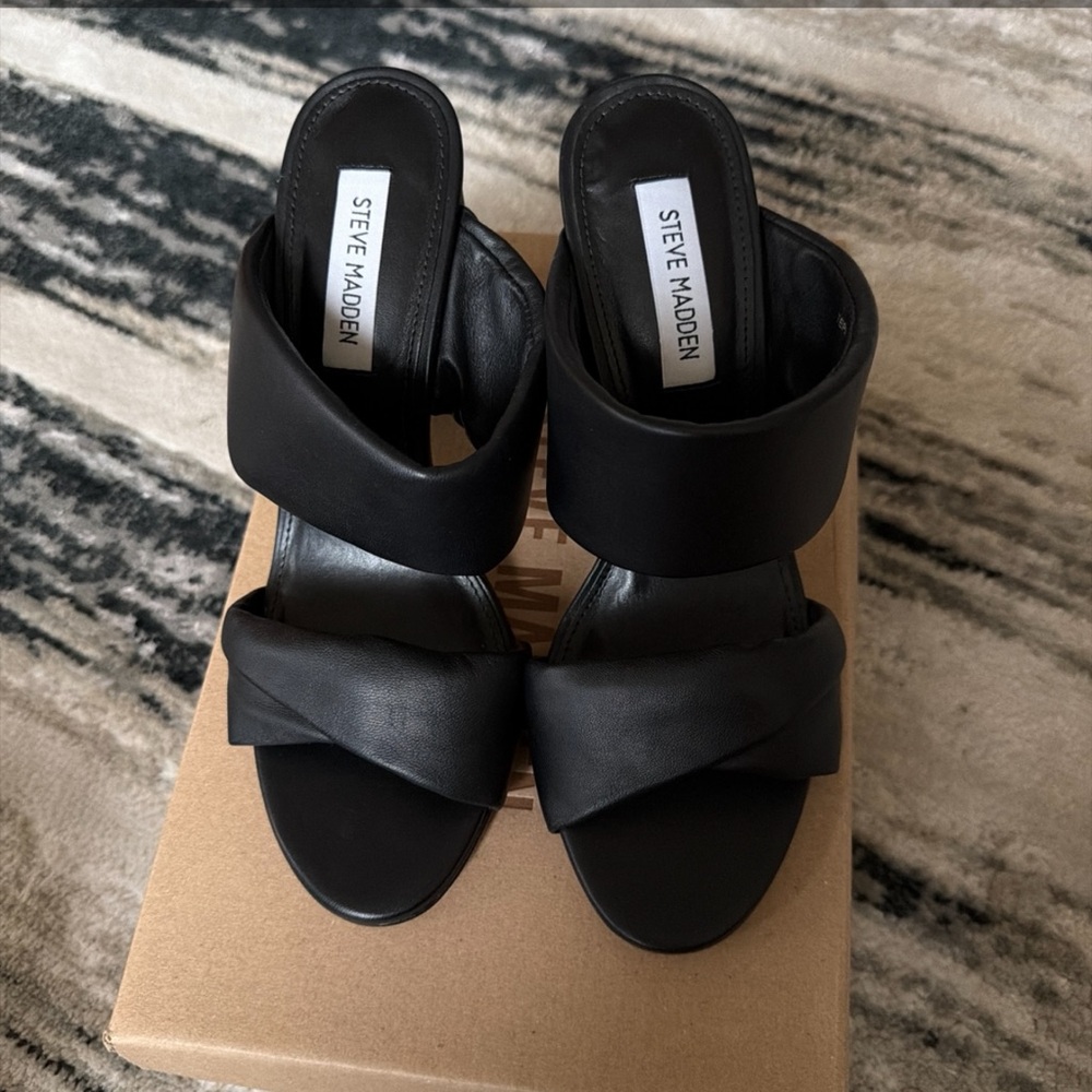 Steve Madden Teriann Women’s Black Leather Square open toe 4" heel sandal 9 - Picture 3 of 6